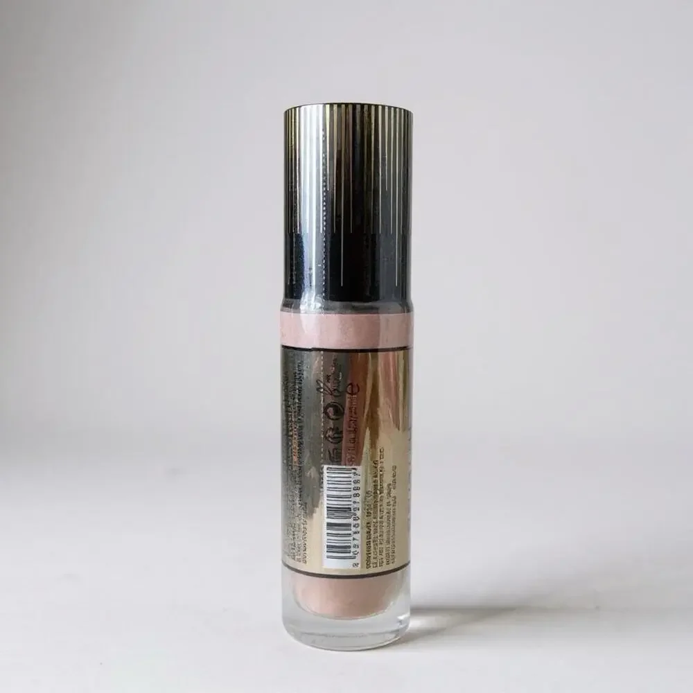 REVOLUTION Conceal & Glow Foundation F 6 Sealed